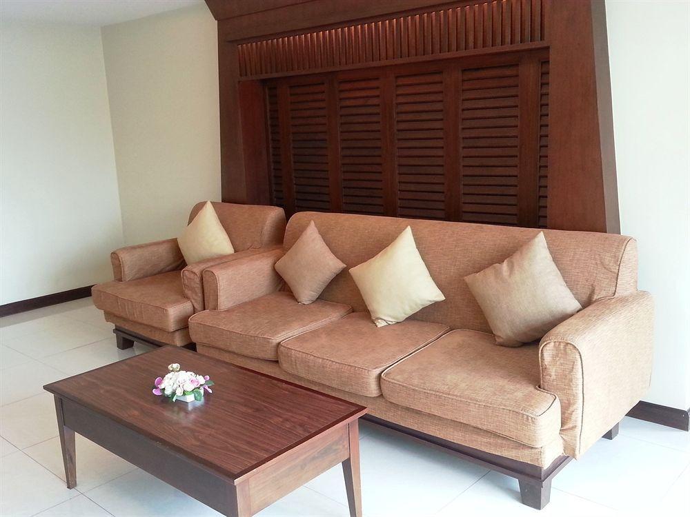 August Suites Pattaya Εξωτερικό φωτογραφία
