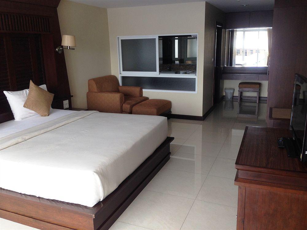 August Suites Pattaya Εξωτερικό φωτογραφία